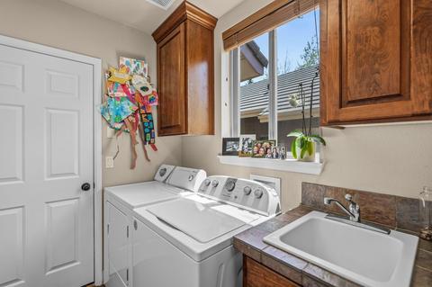 61873 Fall Creek Loop, Bend, OR 97702 photo 17