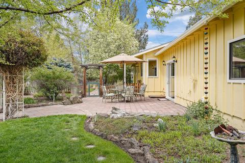 22860 Tumbleweed Ct, Bend, OR 97701