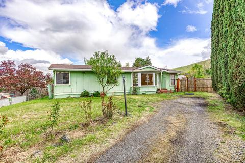 180 Taylor St, Talent, OR 97540