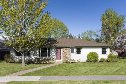 765 NW 9th St, Redmond, OR 97756