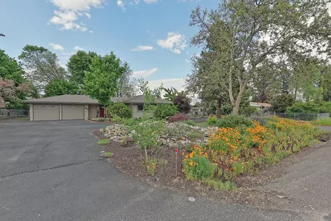 2836 S Stage Rd, Medford, OR 97501