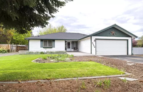 2359 NW 12th St, Redmond, OR 97756