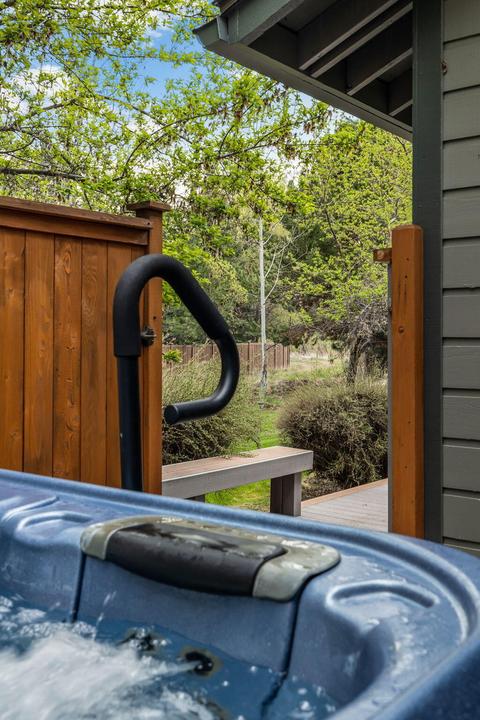 60594 Springtree Ct, Bend, OR 97702 photo 14