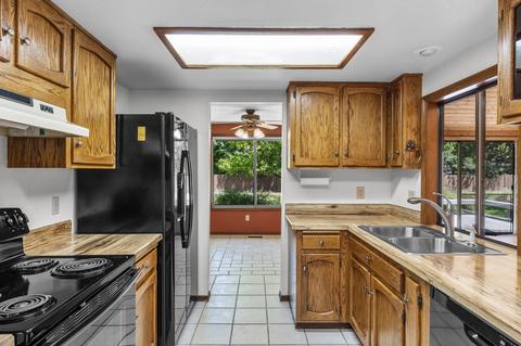60594 Springtree Ct, Bend, OR 97702 photo 22
