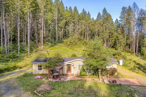 1907 Lakeshore Dr, Selma, OR 97538