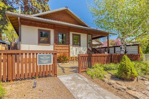 1018 NW Ogden Avenue Units Apt 1 Apt 2 Ave #3, Bend, OR 97703