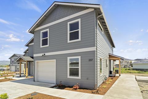237 Dano Dr, Phoenix, OR 97535