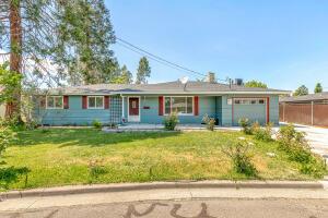 810 S 4th St, Central Point, OR 97502