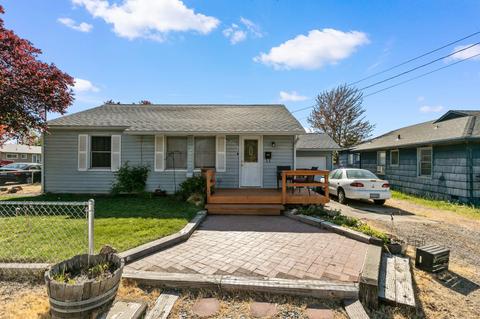 126 S 9th St, Central Point, OR 97502
