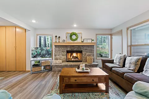 57340 Beaver Ridge Loop #17D, Sunriver, OR 97707