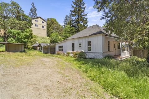 1183 N Fourth Ave, Gold Hill, OR 97525
