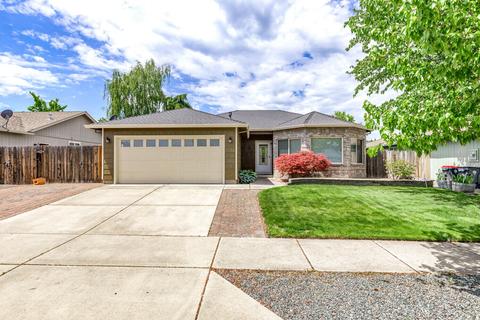 1442 Andrew Dr, Medford, OR 97501