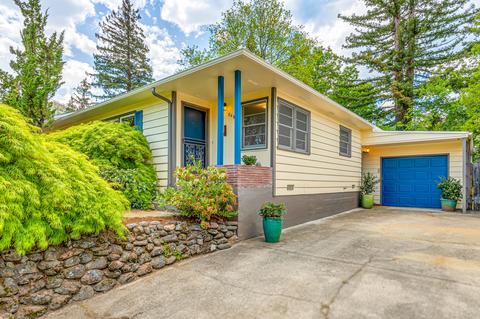 843 Harmony Ln, Ashland, OR 97520