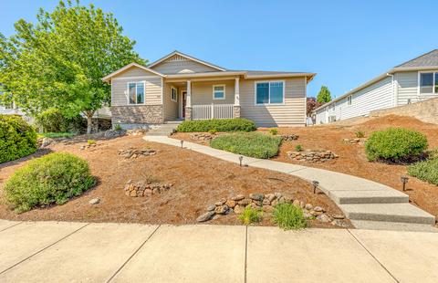 978 Win Way, Eagle Point, OR 97524