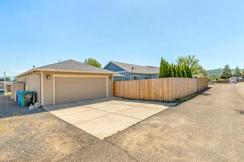 978 Win Way, Eagle Point, OR 97524 photo 33