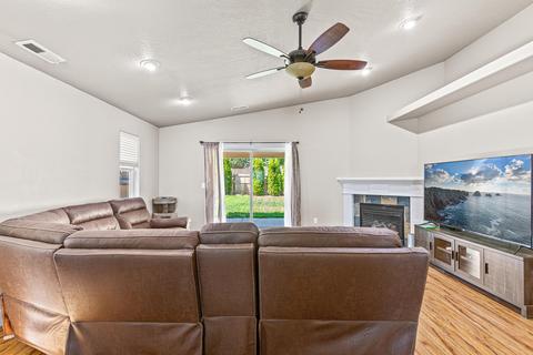 978 Win Way, Eagle Point, OR 97524 photo 16