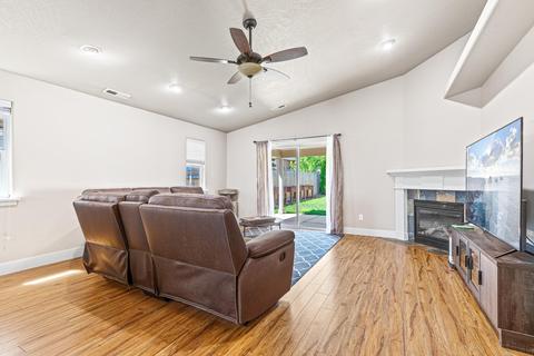 978 Win Way, Eagle Point, OR 97524 photo 15