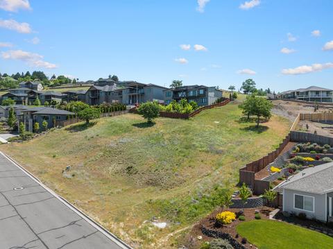4469 Vista Pointe Dr, Medford, OR 97504