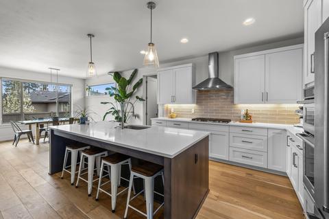 60861 SW Deer Creek Pl, Bend, OR 97702