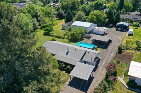 2438 Sunnyview Ln, Medford, OR 97501