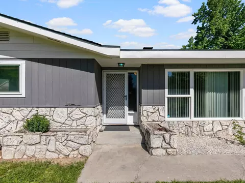 1703 Medart Ln, Grants Pass, OR 97527