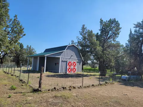7983 S Hwy 97, Redmond, OR 97756