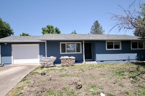 582 Laurel St, Eagle Point, OR 97524