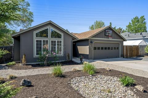 896 NE Locksley Dr, Bend, OR 97701