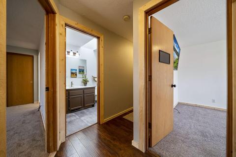 896 NE Locksley Dr, Bend, OR 97701 photo 32