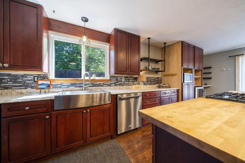 896 NE Locksley Dr, Bend, OR 97701 photo 18