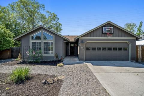 896 NE Locksley Dr, Bend, OR 97701 photo 2