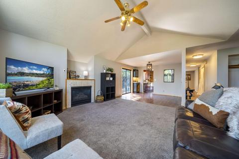 896 NE Locksley Dr, Bend, OR 97701 photo 9