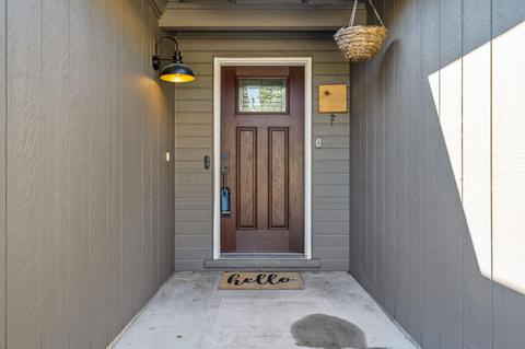 896 NE Locksley Dr, Bend, OR 97701 photo 3