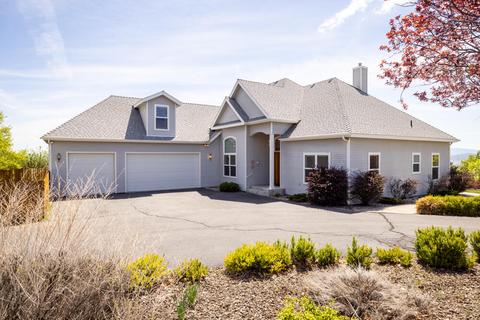 5850 Basinview Dr, Klamath Falls, OR 97603