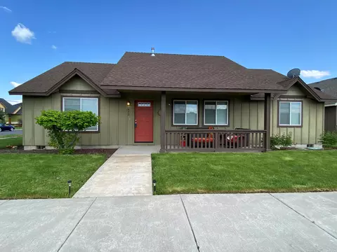 470 NW 24th St, Redmond, OR 97756