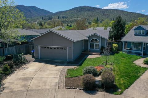 1542 Summer Pl, Talent, OR 97540