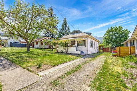 371 S Mountain Ave, Ashland, OR 97520