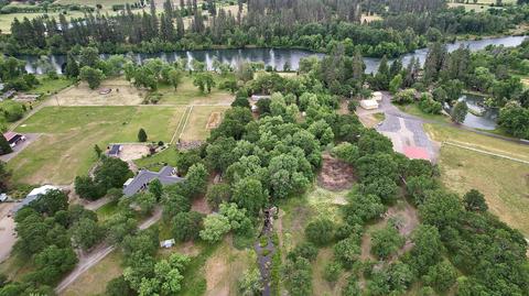 View/Area - 12240 Modoc Rd #C, Central Point, OR 97502 photo 2 of 14
