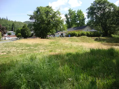 105 Brolin Ct, Rogue River, OR 97537 photo 4