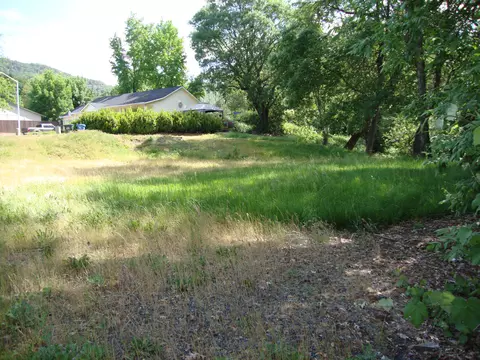 105 Brolin Ct, Rogue River, OR 97537 photo 3