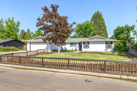 841 La Loma Dr, Medford, OR 97504