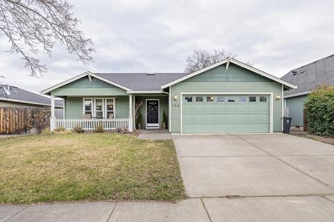 766 Spring Valley Dr, Medford, OR 97501