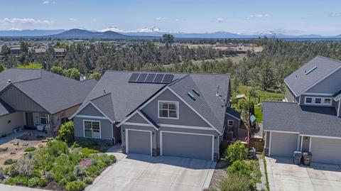 3183 NW Canyon Dr, Redmond, OR 97756