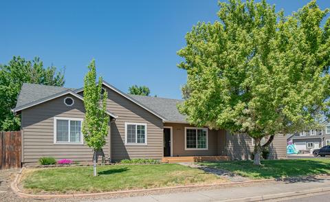 498 Merlee Cir, Eagle Point, OR 97524