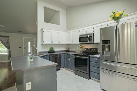 498 Merlee Cir, Eagle Point, OR 97524 photo 5