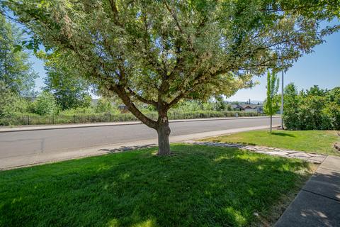 498 Merlee Cir, Eagle Point, OR 97524 photo 24