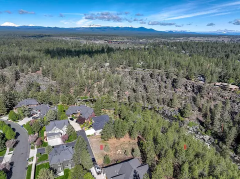 19578 SW Hollygrape St, Bend, OR 97702