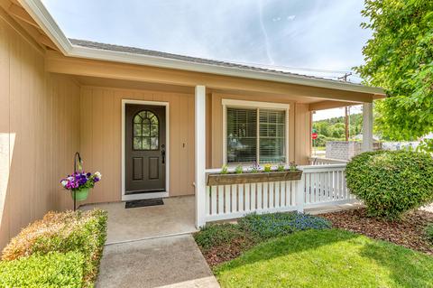 306 Sandi Way, Eagle Point, OR 97524 photo 5