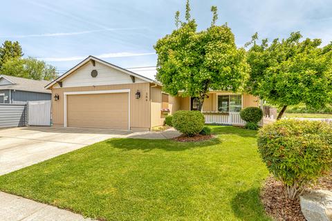 306 Sandi Way, Eagle Point, OR 97524 photo 2