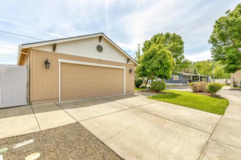 306 Sandi Way, Eagle Point, OR 97524 photo 3